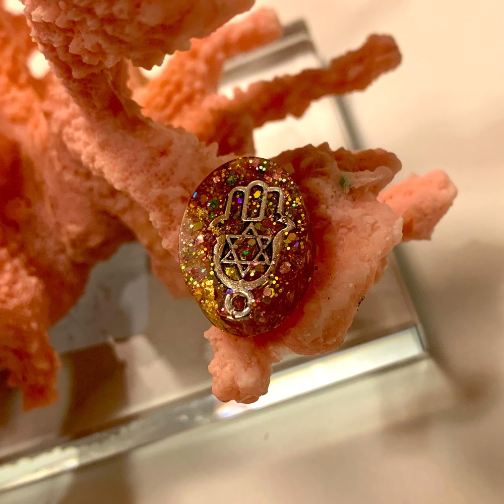 Hamsa pendant, handcrafted resin 🖤2/$20🖤